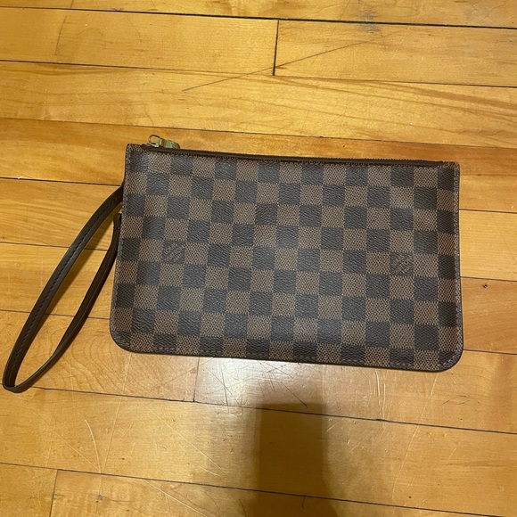 Louis Vuitton pouch - Picture 3 of 7